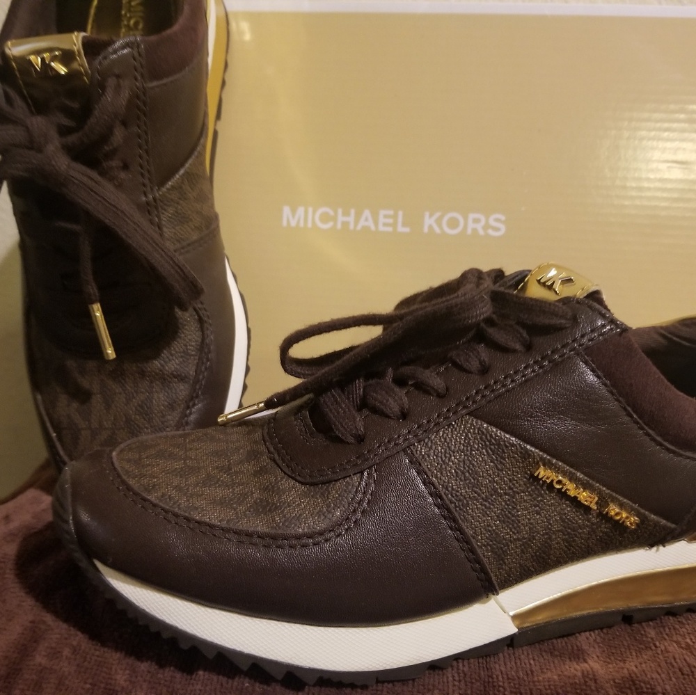 sneakers - Picture 4 of 5
